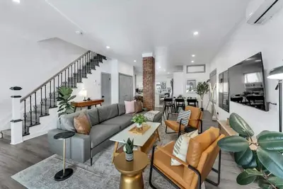 Image de Nyc Neighbor Home w/Parking. 30 min transit