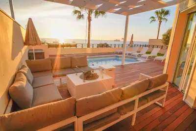 \"Business Class One\" - Villa direkt am Strand mit Pool auf Top-Niveau!
