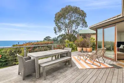 Image de Sunrise - Vacation home that invites your family to indulge in the tranquility of beachfront living.