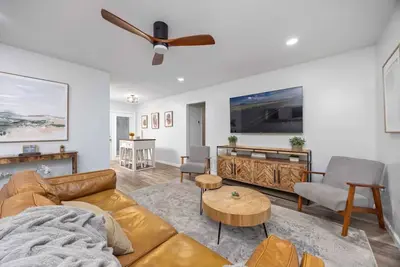 Image de Elegant Apt/ 8mi to Ft Moore/ walk to Lakebottom