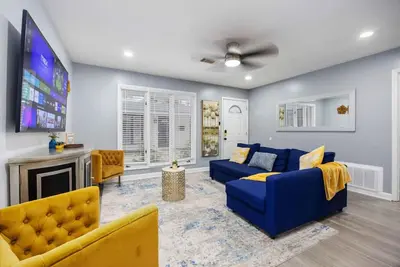 Image de Midtown Modern Apt w Arcade: 8 miles to Ft Moore