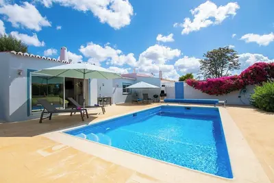 Image de Ana- Beautiful villa in walking distance of Carvoeiro with Heated Private Pool