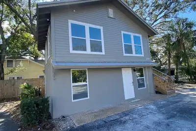 Image de Bradenton duplex near downtown pier, harbor, Riverwalk & beaches. Pet friendly!