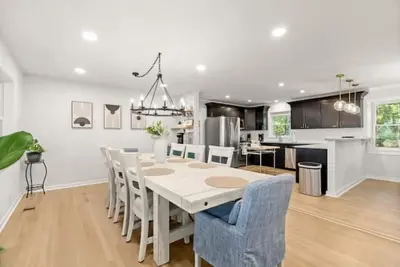 Image de 12 min to Lakepoint Sports! 5 bedroom house. Game room. Fire Pit. Weddings!