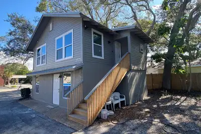 Image de Bradenton duplex near downtown Pier, Harbor, Riverwalk & beaches. Pet friendly!