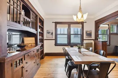 Image de Just A Short Stroll to Lake Harriet & Restaurants!