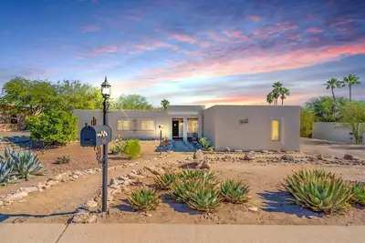 Image de Serene Desert Escape w/ Pool & Grill, Sleeps 8 – Low Summer Rates! 🏖️\n