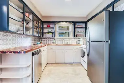 Image de Features Foosball and Piano in Downtown