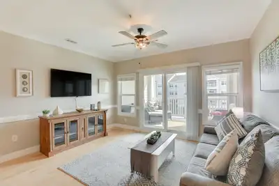 Image de 3 Mi to Folly Beach: Condo w/ Pool Access!