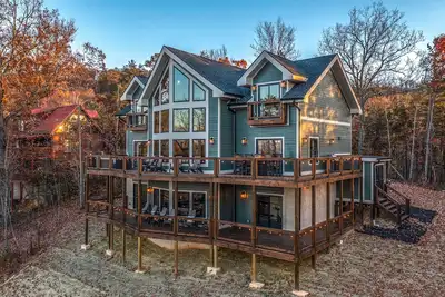 Image de Luxury mtn home w/ game room, hot tub, gym, & theater + free attraction tickets