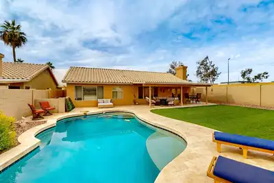 Image de Attractive home with private pool, covered patio, firepit, Ac, & private W/D