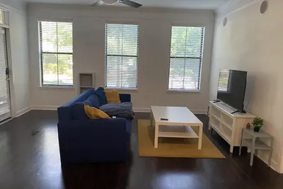 Image de Cozy Townhouse located close to everything!