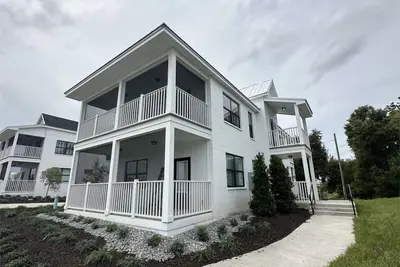 Image de Adams Estate - Burton #2a