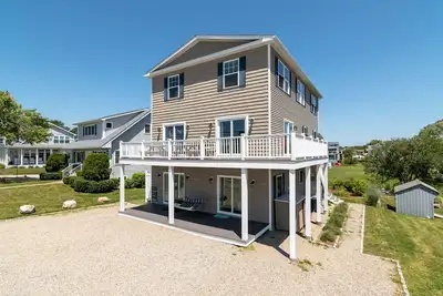 Image de Beach House - Walk to gorgeous Beach - 150 Yards to beach