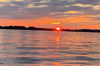 Image de A Minute from St. Michaels. Cozy, Pretty, Waterfront Cottage, Gorgeous Views!