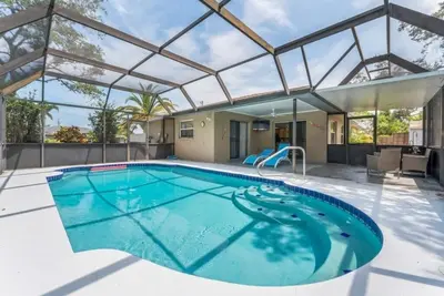 Image de South Venice Pool Home - 5 miles to Beaches
