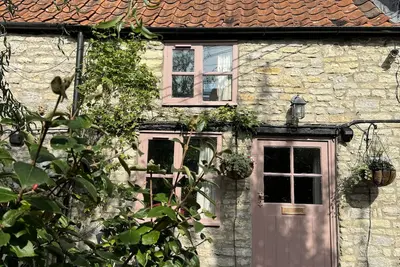 Image de 400 year old Grade Ii listed stone cottage, Pilton; Glastonbury\nAA 4* Gold Award