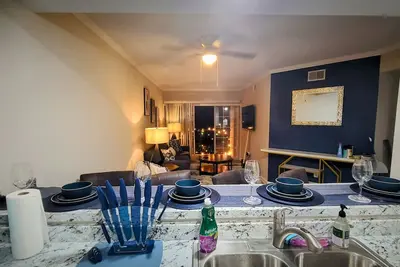 Image de Blue Serene Penthouse Downtown Columbia\n\n