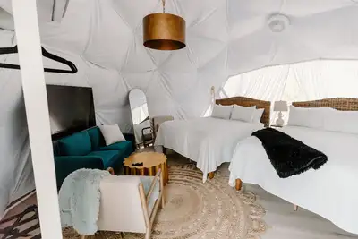 Image de Gorgeous Dome in Woods Sleeps 4 Near Round Top