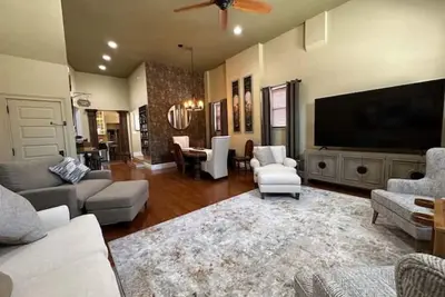 Image de Historic home in Pittsburgh!