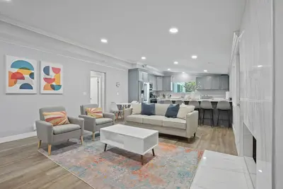 Image de Cozy Anaheim Home - Minutes from Disneyland!