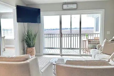 Image de Wake Up on the Water. Riverfront Condo with Boat Slip!