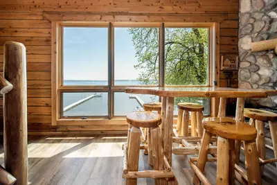 Image de Large Log Cabin: Superhosts, Lake, Pets Ok, Sandy Beach, Sauna, Game room