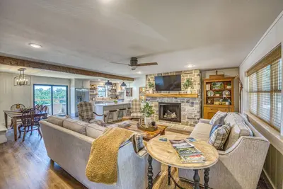 Image de Great Views - Beautiful 20 ac retreat, gas fp, firepit, garage