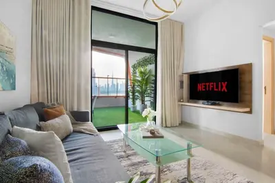 Image de Dubai Burj Khalifa Skyline View Corner Suite with Huge Balcony!