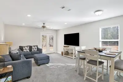 Image de Atlas Townhome #B~Milton, Pensacola, Navarre~Close