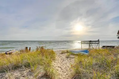 Image de Lovely Au Gres Cottage w/ Hot Tub: Walk to Beach!