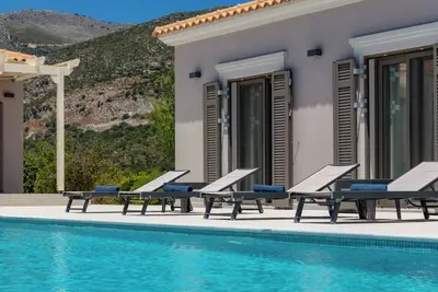 Image de Villa Robola, a hidden gem nestled in the serene village of Mavrata.