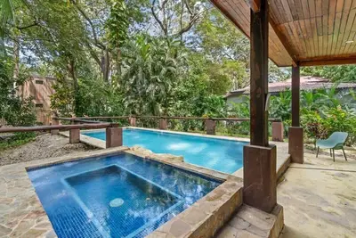 Image de Stylish 3-Bedroom Tropical Escape with Pool & Outdoor Living, 1 Block from Playa Potrero