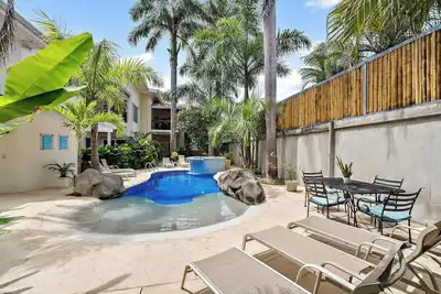 Image de 1-Bd Near Beach, Great for Digital Nomads