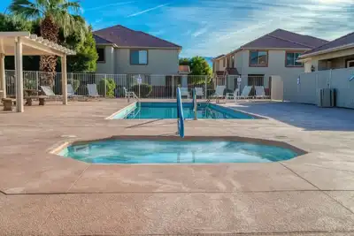 Image de Mesquite 2br Townhome with Pool & Gym Access