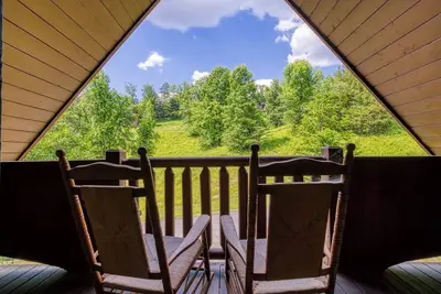 Image de Bridgewood Cabin, Hot Tub, Free Attraction tickets, Wifi! ! !