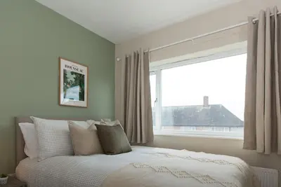 Image de Stylish 3 Bed Home | Driveway Parking and Wi-Fi