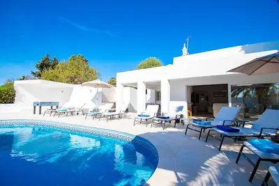 Image de 5 bedroom detached villa with private pool and maid service, Carvoeiro\n