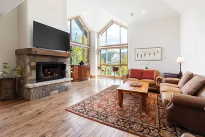 Image de Panoramic Mtn View Penthouse! Pool & Hot-Tub, A/C!