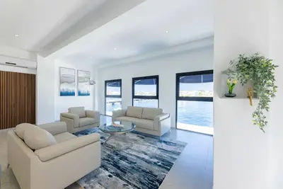 Image de Handelskade's Grand Historical Penthouse: Refined Luxury Living