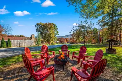 Image de Mountain View| PoolTable | Hot Tub | Huge Yard Pets