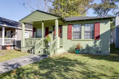 Image de Savannah Home w/ Yard ~ 3 Mi to Downtown!