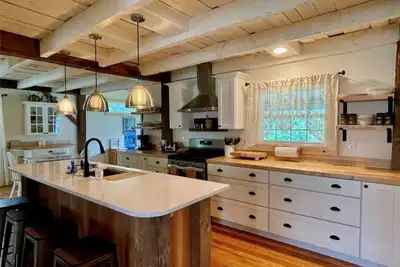 Image de Restored 1875 Farmhouse 1. 9 Miles To Dreams Park And 1. 7 Miles To Village\n