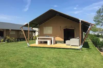 Image de Centraal Gelegen, Super Ruime Familietent Voor 4 Personen