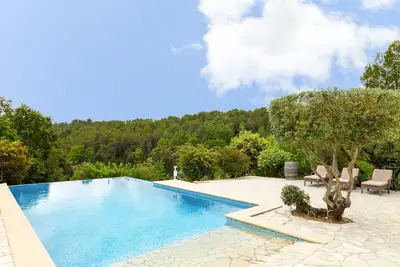 Louvadiou - private pool and a lush garden