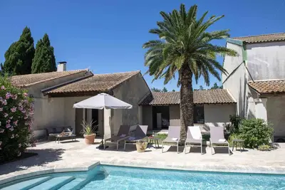 Image de Maison Belleviste - avec climatisation et piscine privée à quelques pas de Maillane