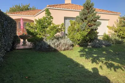 Villa de charme à 2 kms de la plage, conviviale, idéale en famille ou entre amis