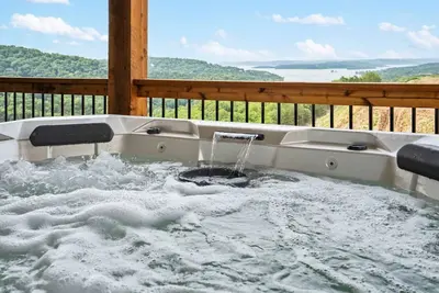 Image de 1mile-SilverDCty, Pri-HotTub, Pool, Games, Pool Table