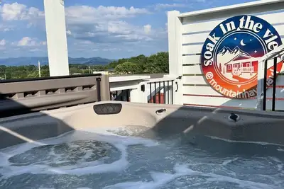 Image de Sale! June 26-29 | Asheville | Hot Tub | Fire Pit