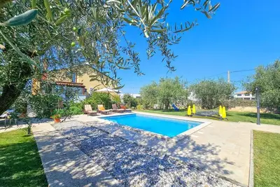 Image de Appartement de vacances pour 6 personnes env. 100 qmà Stancija Vinjeri Novigrad, Istrie (Istrische Riviera)